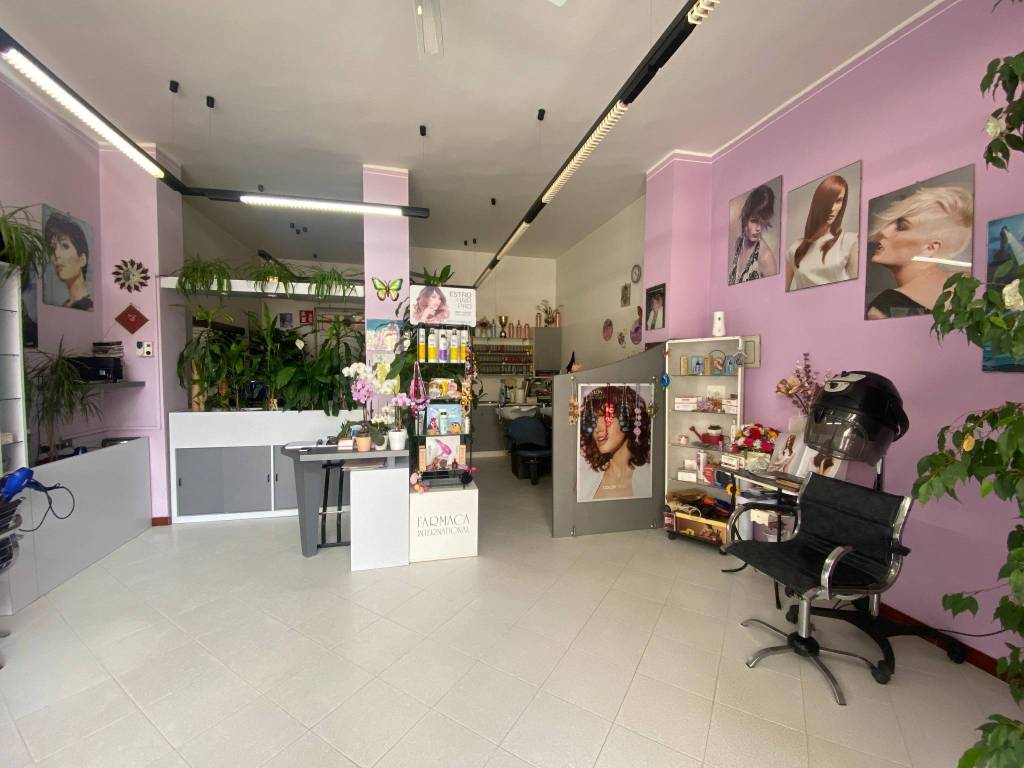 negozio in vendita a Pavia in zona Città Giardino