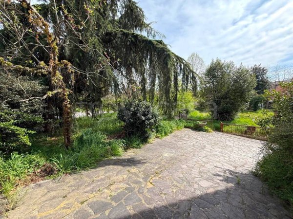 casa indipendente in vendita a Pavia in zona Chiozzo