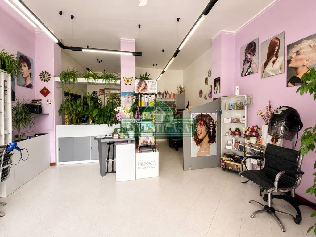 negozio in vendita a Pavia in zona Città Giardino