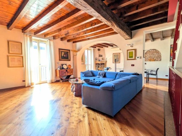 casa indipendente in vendita a Pavia in zona Centro Città