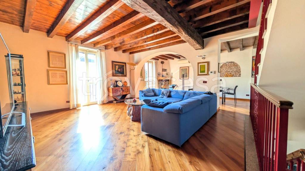 casa indipendente in vendita a Pavia in zona Centro Città