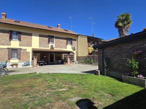 casa indipendente in vendita a Pavia in zona Casa sul Fiume