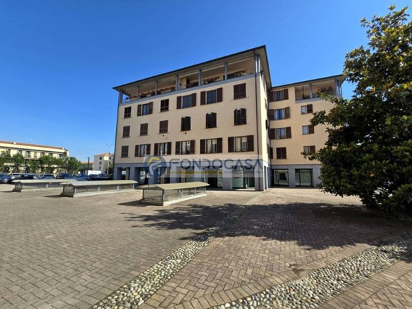 ufficio in vendita a Pavia in zona Città Giardino