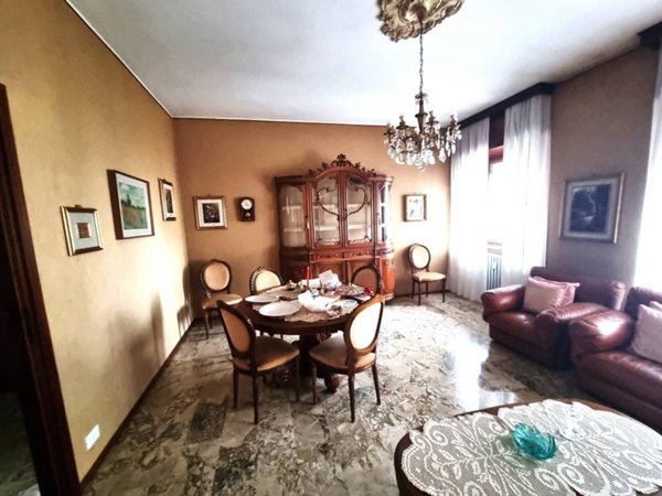 appartamento in vendita a Pavia in zona Pompieri