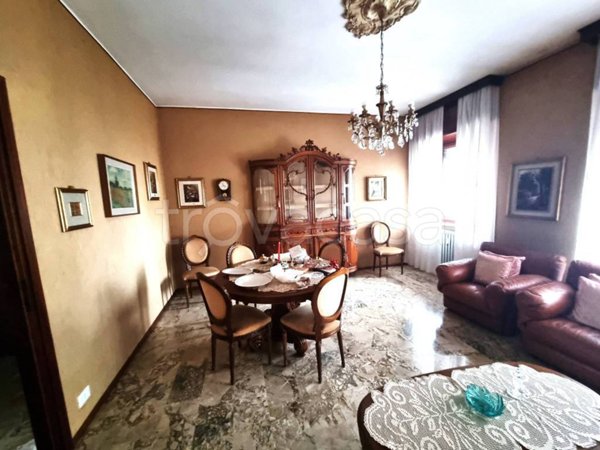 appartamento in vendita a Pavia in zona Pompieri