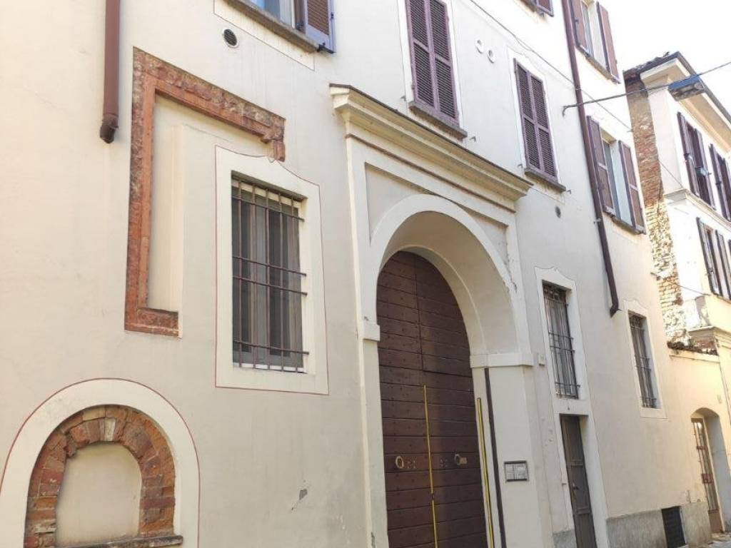 appartamento in vendita a Pavia in zona Centro Città