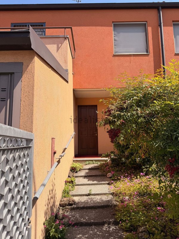 casa indipendente in vendita a Pavia in zona Policlinico