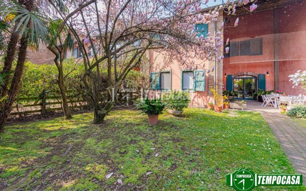 casa indipendente in vendita a Pavia in zona Ca' Della Terra