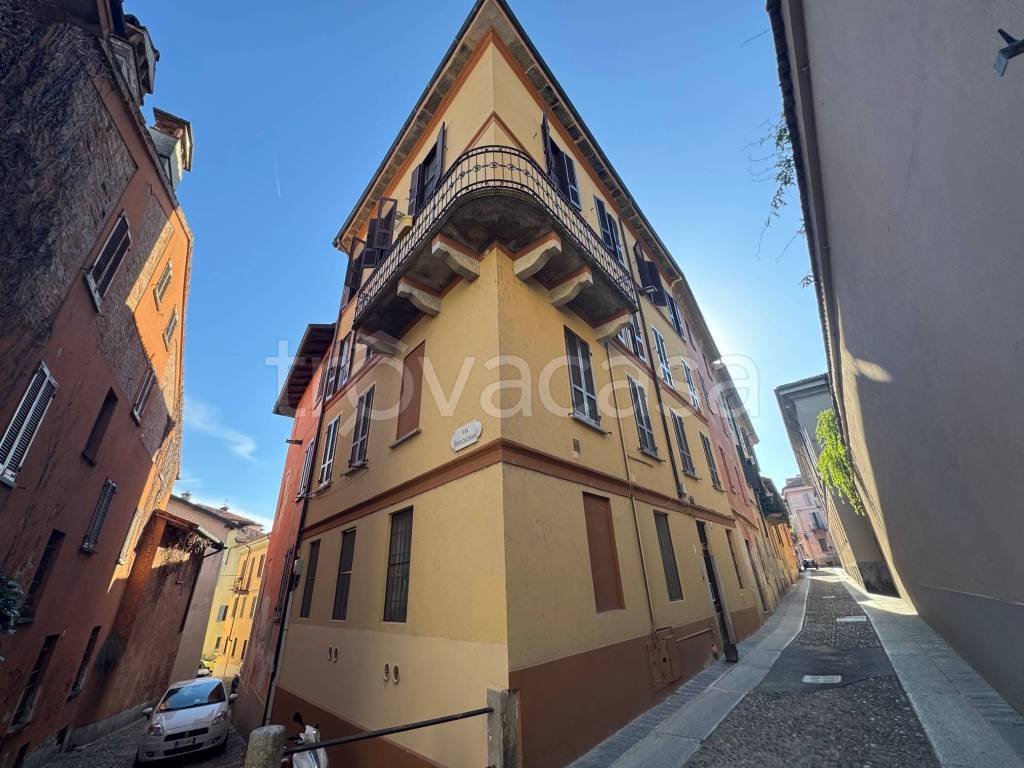 appartamento in vendita a Pavia in zona Centro Città