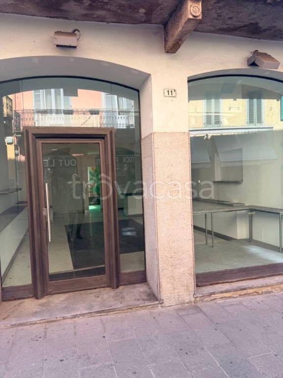 negozio in vendita a Pavia in zona Centro Città