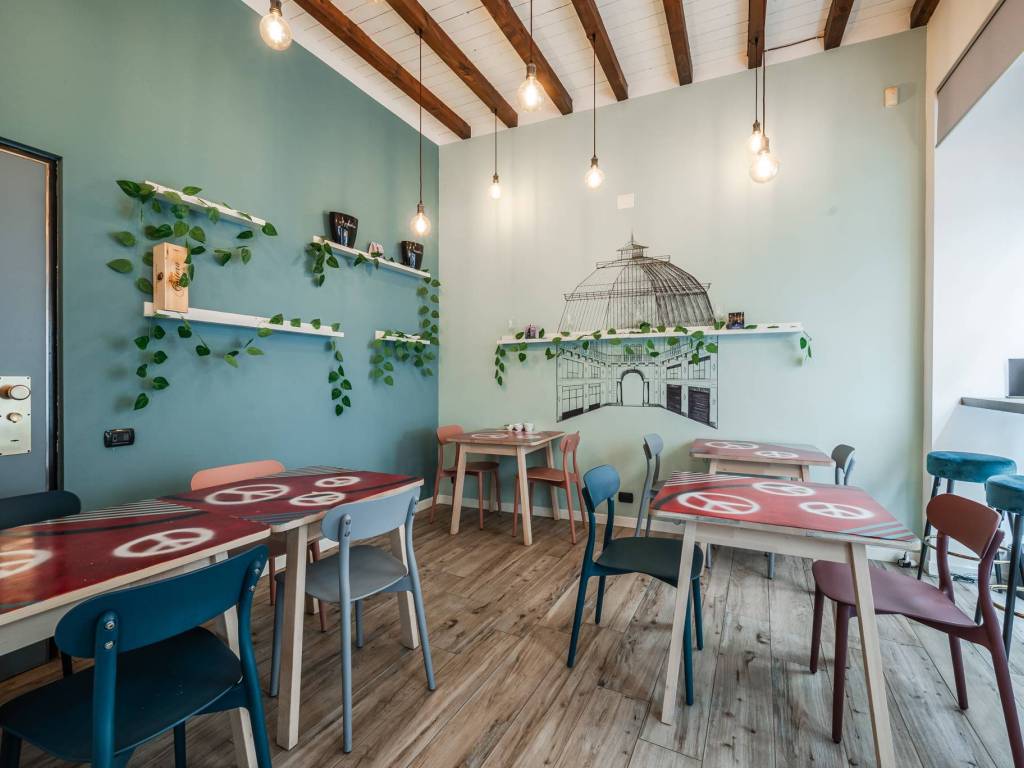negozio in vendita a Pavia in zona Centro Città