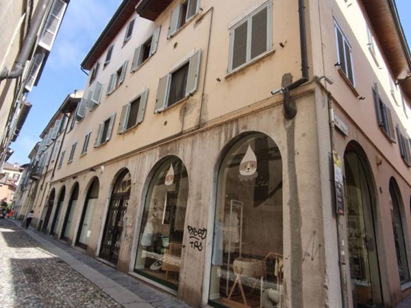 appartamento in vendita a Pavia in zona Centro Città