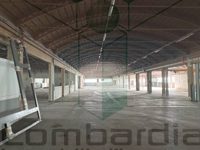 locale commerciale in vendita a Pavia in zona Policlinico