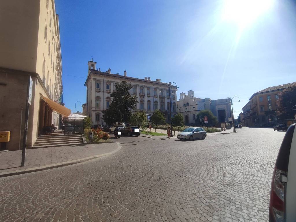 appartamento in vendita a Pavia in zona Centro Città