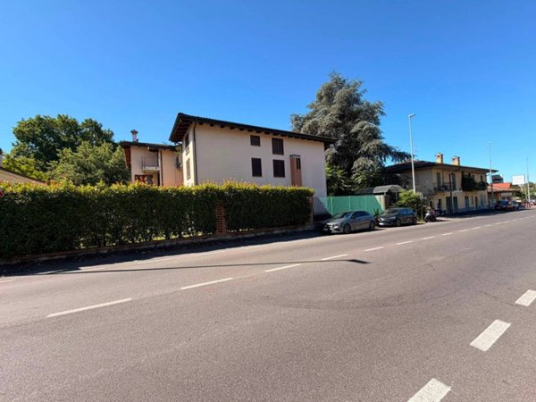 appartamento in vendita a Pavia in zona Vallone