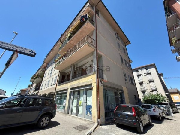 locale commerciale in vendita a Pavia in zona Stazione