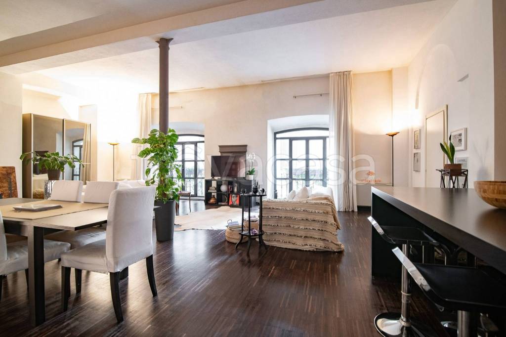 appartamento in vendita a Pavia in zona Centro Città