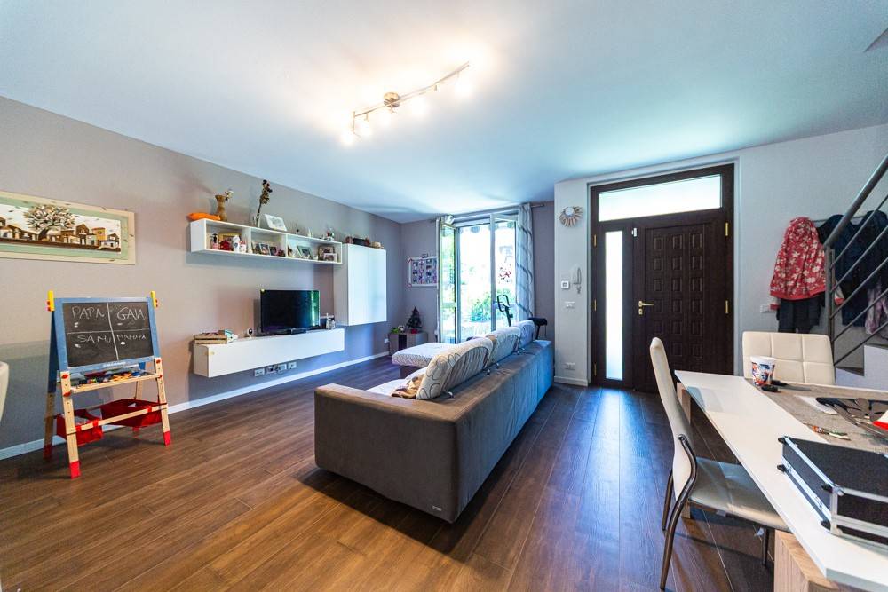 casa indipendente in vendita a Pavia in zona Vallone