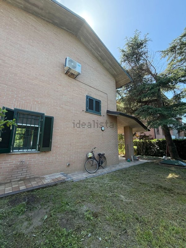 casa indipendente in vendita a Pavia in zona Chiozzo