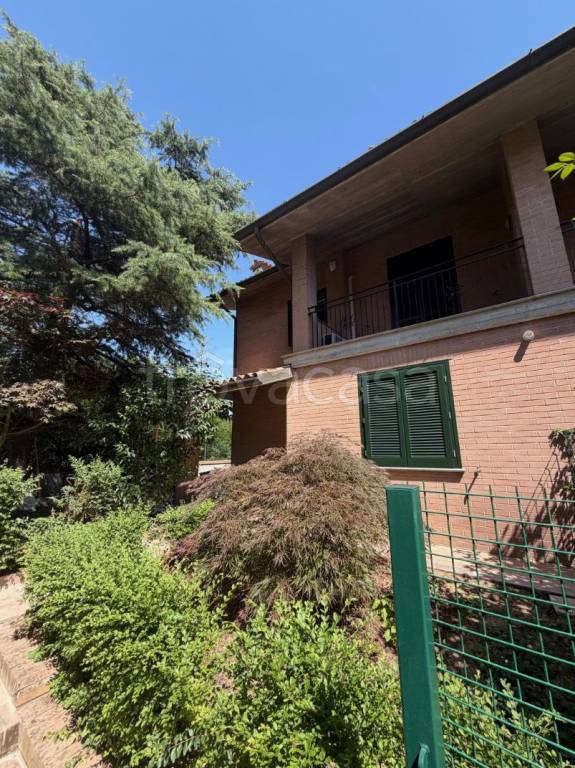 casa indipendente in vendita a Pavia in zona Chiozzo