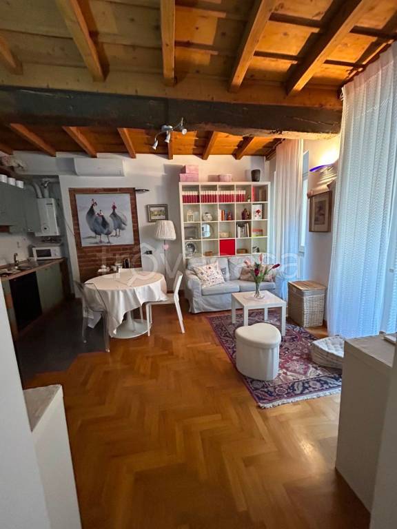appartamento in vendita a Pavia in zona Centro Città