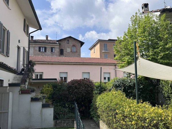 appartamento in vendita a Pavia in zona Centro Città