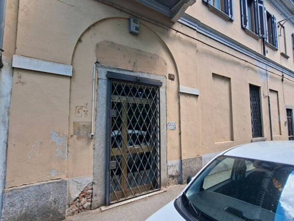 negozio in vendita a Pavia in zona Borgo Calvenzano