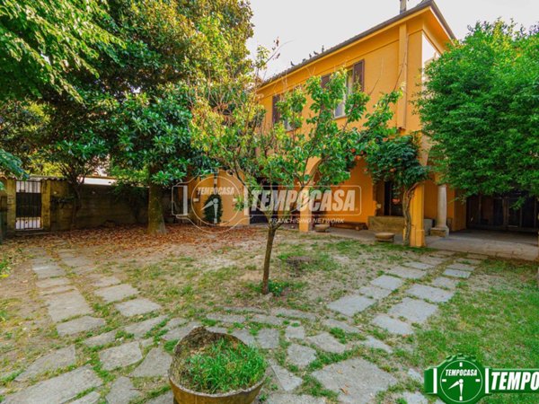 appartamento in vendita a Pavia in zona Centro Città