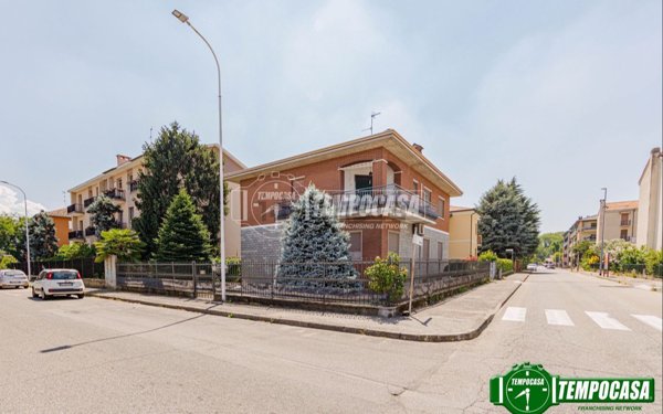 pentavano in vendita a Pavia in zona Vallone