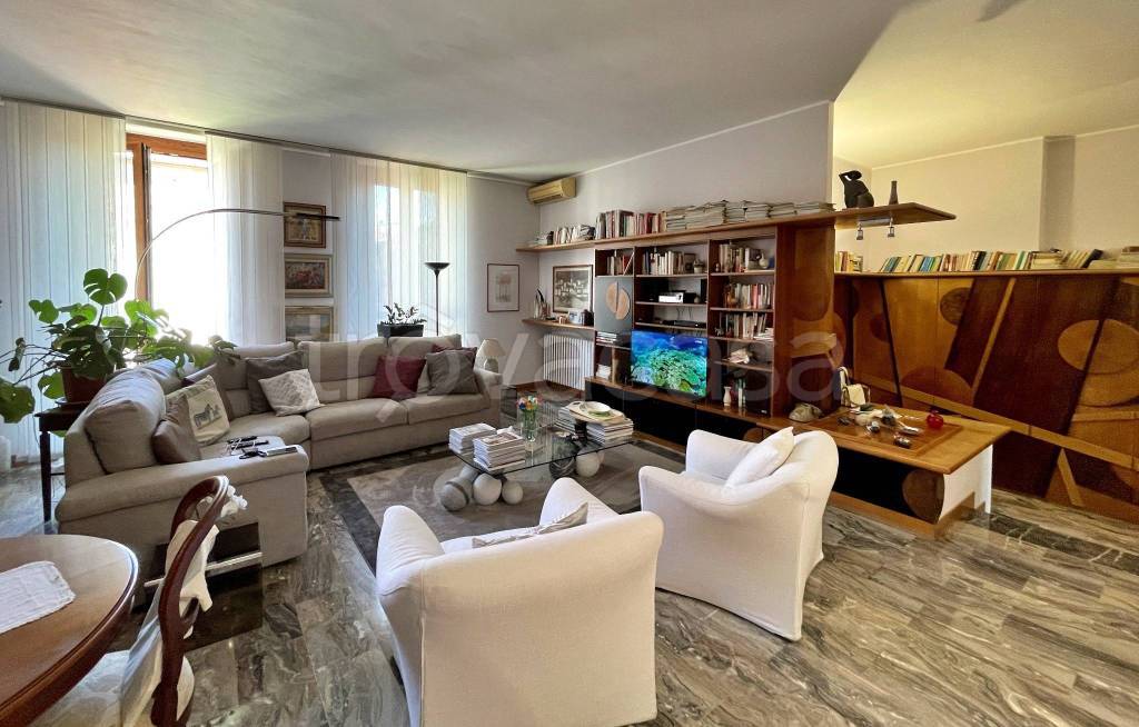 appartamento in vendita a Pavia in zona Centro Città