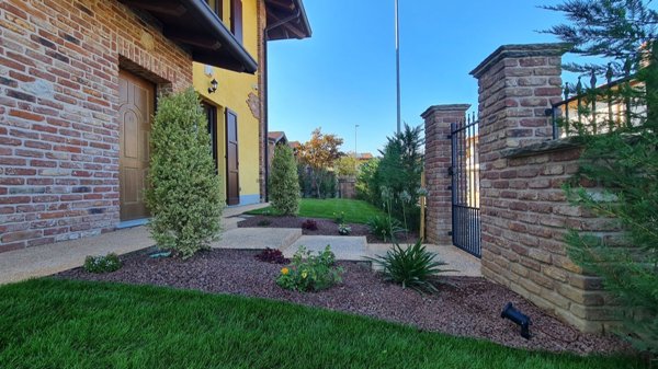 casa indipendente in vendita a Pavia in zona Ca' Della Terra