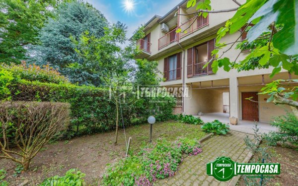 casa indipendente in vendita a Pavia in zona Vallone