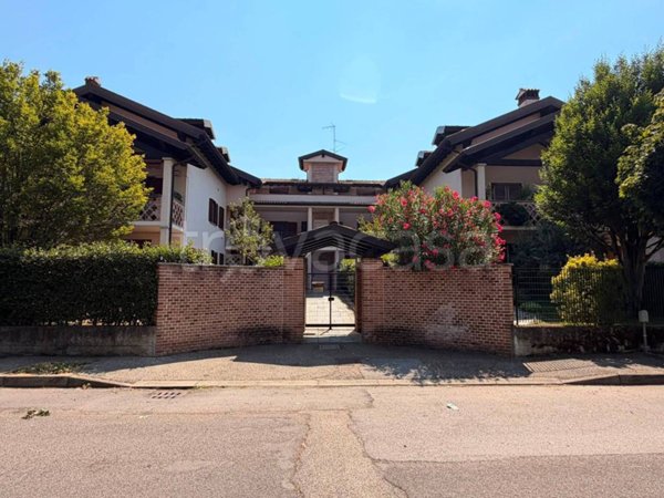 appartamento in vendita a Pavia in zona Chiozzo