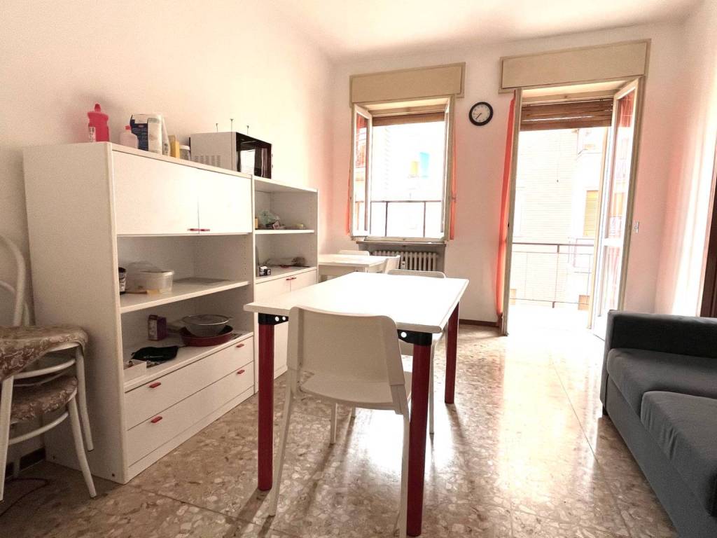 appartamento in vendita a Pavia in zona Pompieri