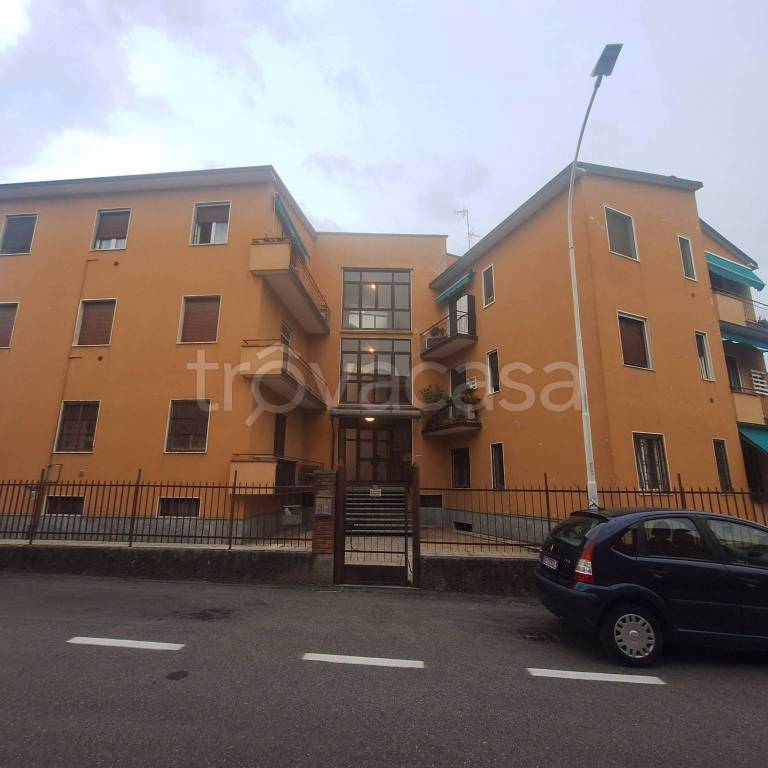 appartamento in vendita a Pavia in zona Vallone