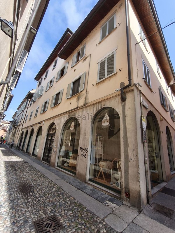 appartamento in vendita a Pavia in zona Centro Città
