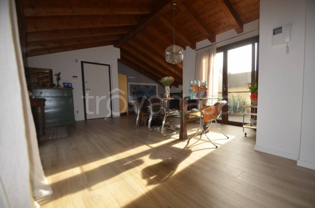 appartamento in vendita a Pavia in zona Mirabello