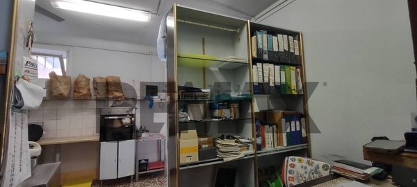 negozio in vendita a Pavia in zona Stazione