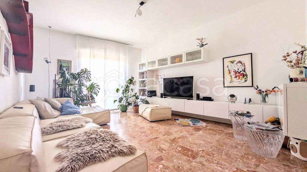 appartamento in vendita a Pavia in zona Centro Città