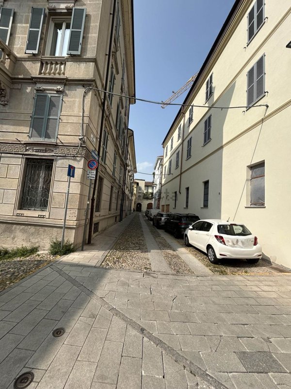 appartamento in vendita a Pavia in zona Centro Città