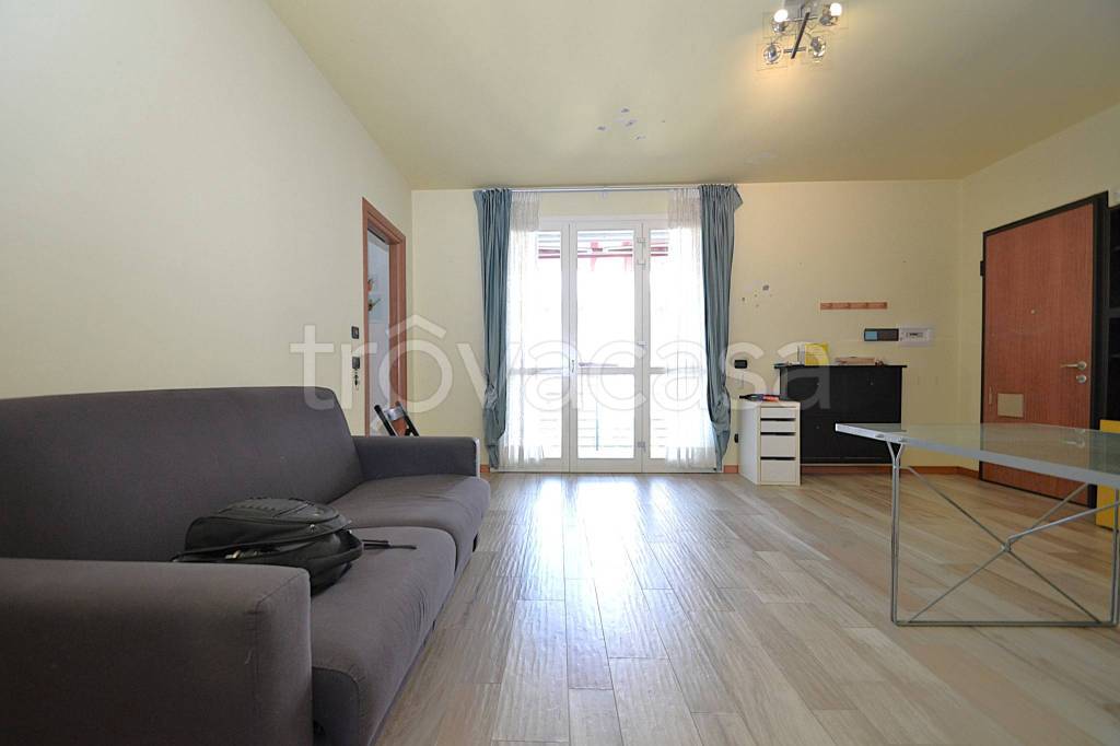 appartamento in vendita a Pavia in zona Chiozzo