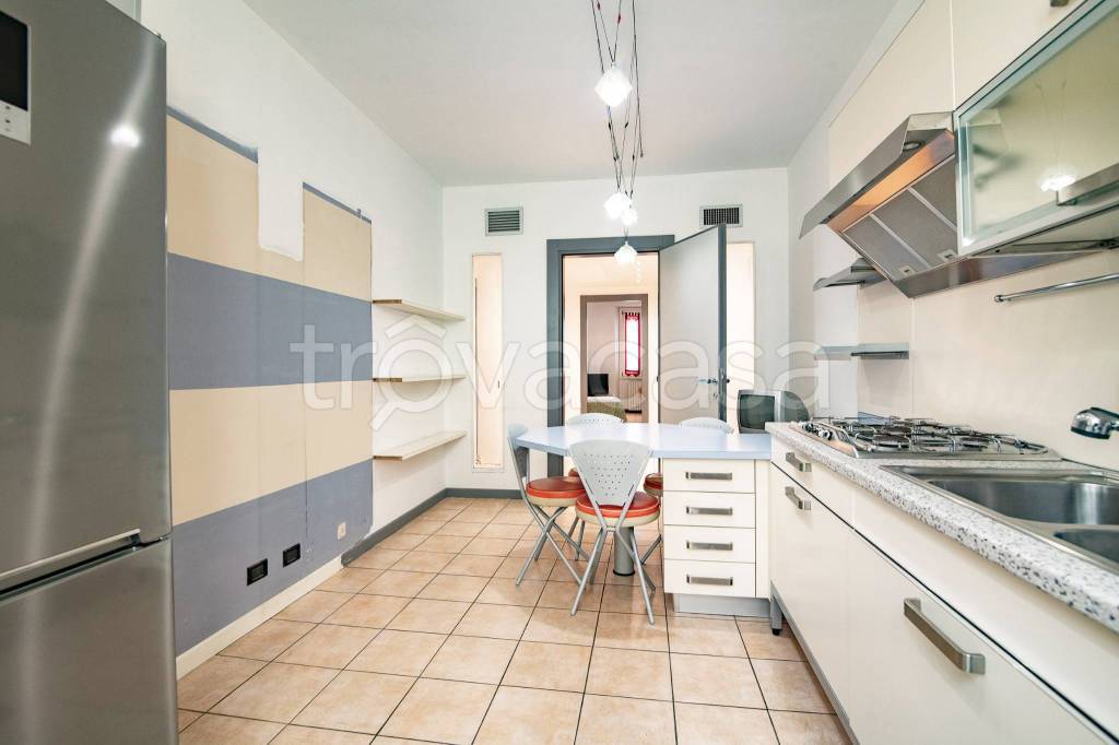 appartamento in vendita a Pavia in zona Centro Città