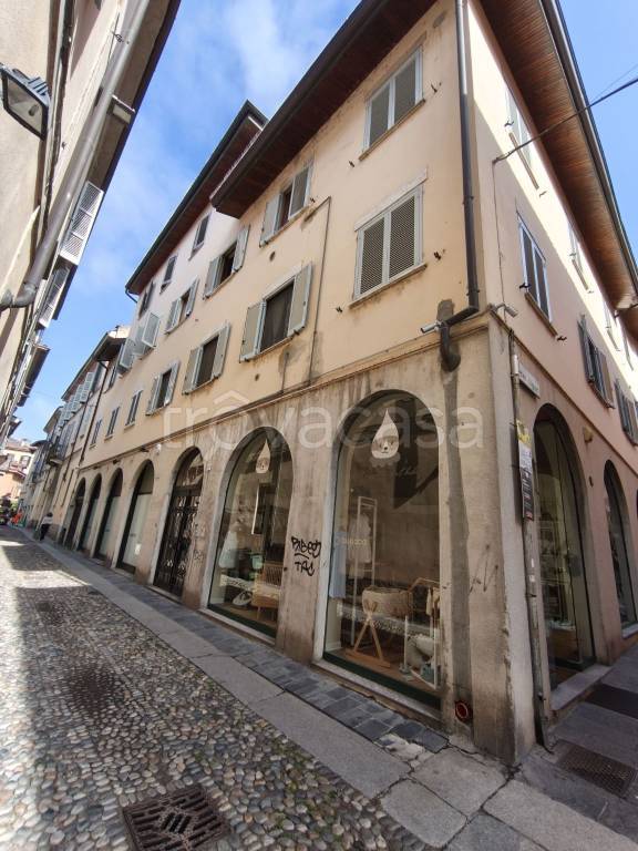 appartamento in vendita a Pavia in zona Centro Città