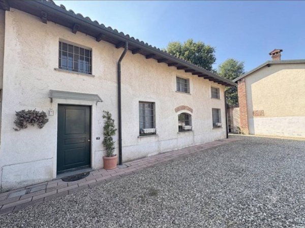 casa indipendente in vendita a Pavia in zona Fossarmato