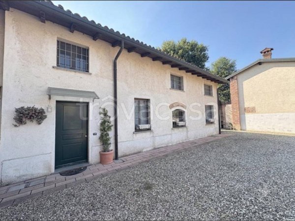 casa indipendente in vendita a Pavia in zona Fossarmato