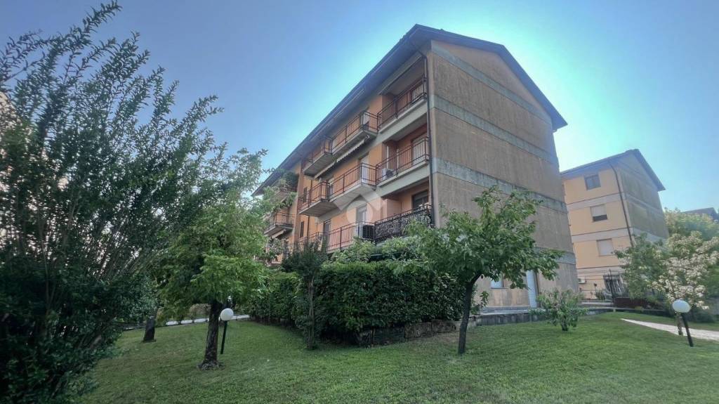 appartamento in vendita a Pavia in zona Vallone