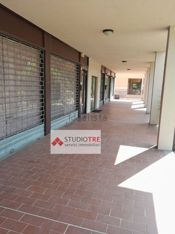 ufficio in vendita a Pavia in zona Vallone