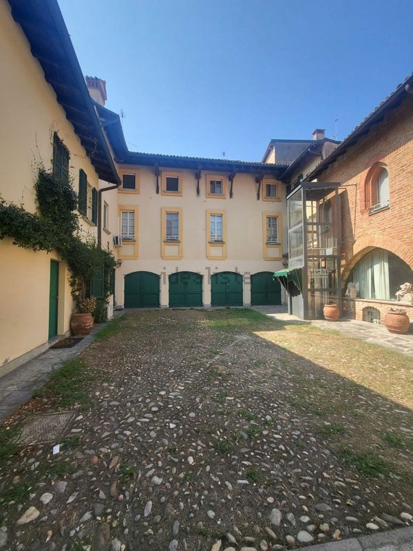 appartamento in vendita a Pavia in zona Centro Città