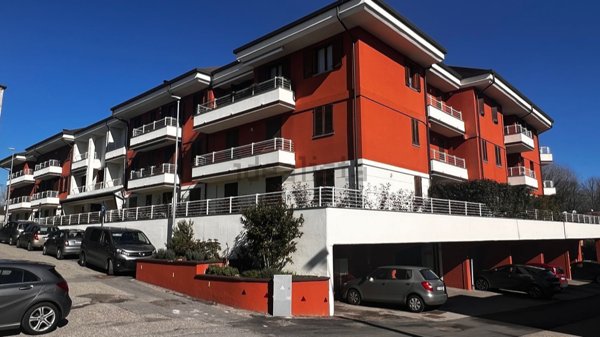 appartamento in vendita a Pavia in zona Vallone