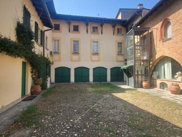 appartamento in vendita a Pavia in zona Centro Città